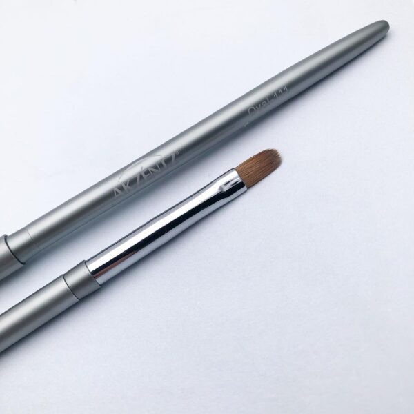 AKZENTZ OVAL #111 OVAL KOLINSKY BRUSH